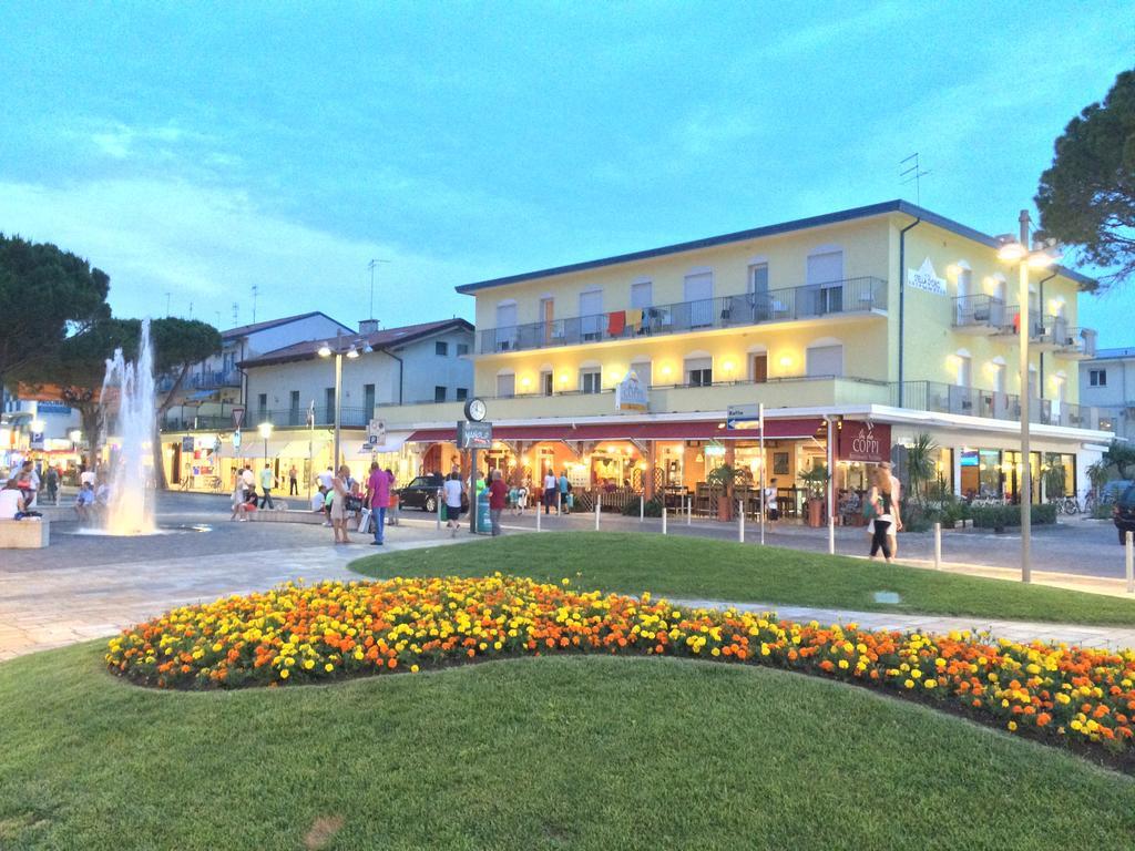 Hotel Stella D'Oro Лідо-ді-Єзоло Екстер'єр фото