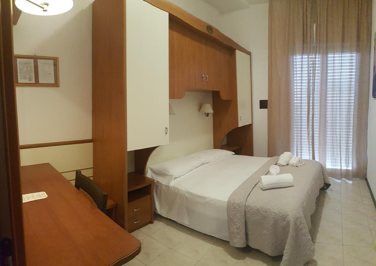Hotel Stella D'Oro Лідо-ді-Єзоло Екстер'єр фото